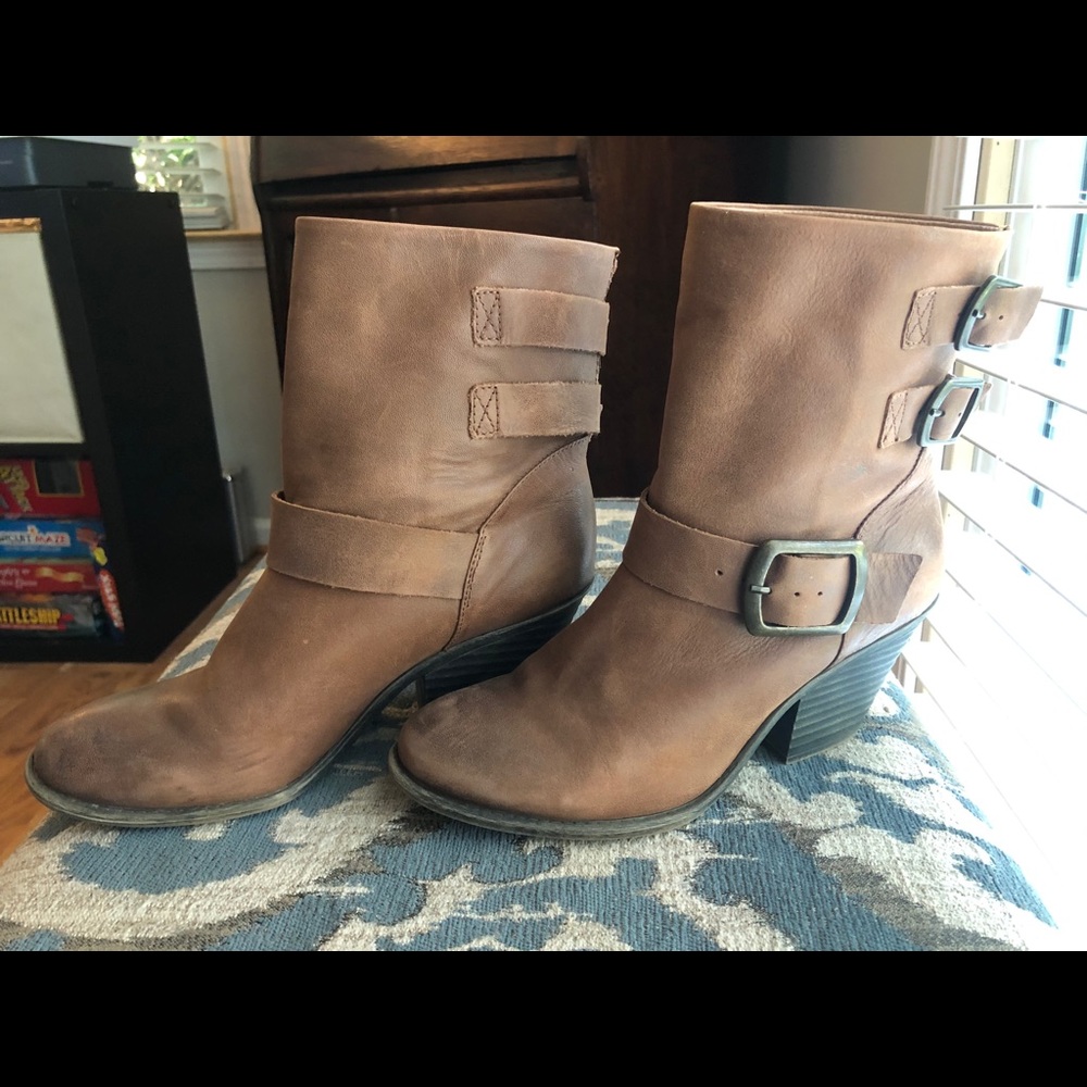 BCBGenerations 8M/38 tan leather boots - Picture 2 of 5